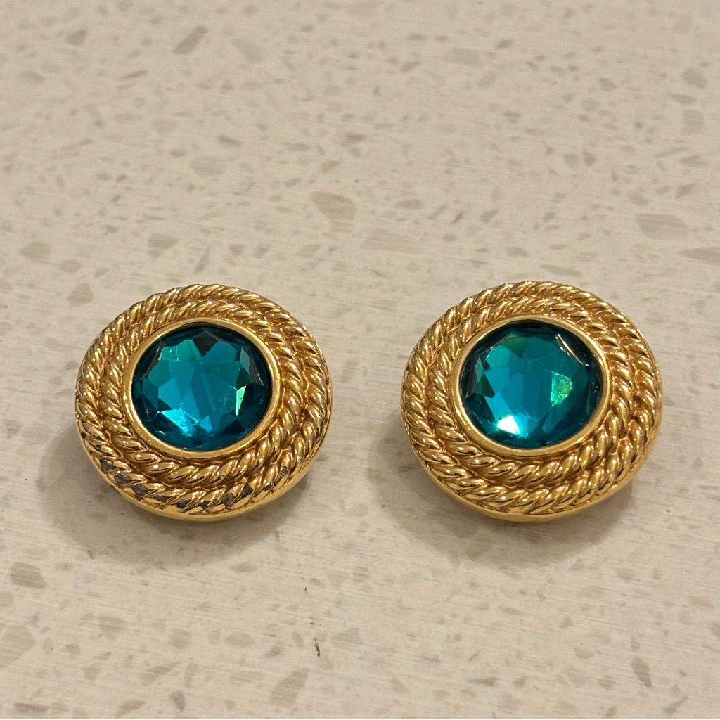 Vintage Sal 80s 90s Turquoise Green Faceted Emerald Gold Tone Clip On Earrings